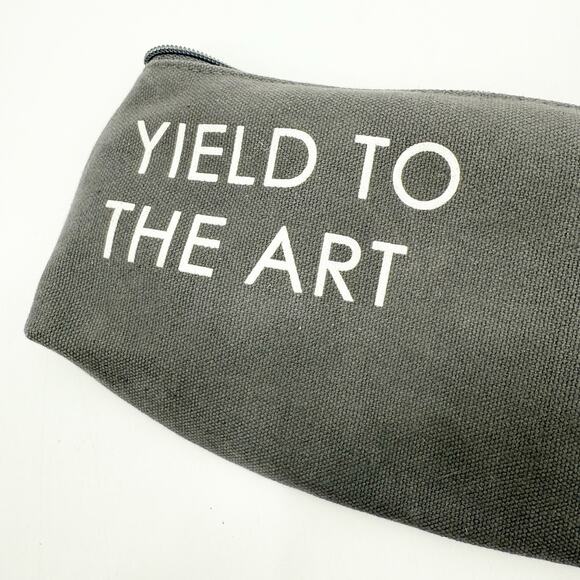 THE MET The Metropolitan Museum of Art ‘Yield to the Art’ Canvas Zipper Pouch - Picture 3 of 12